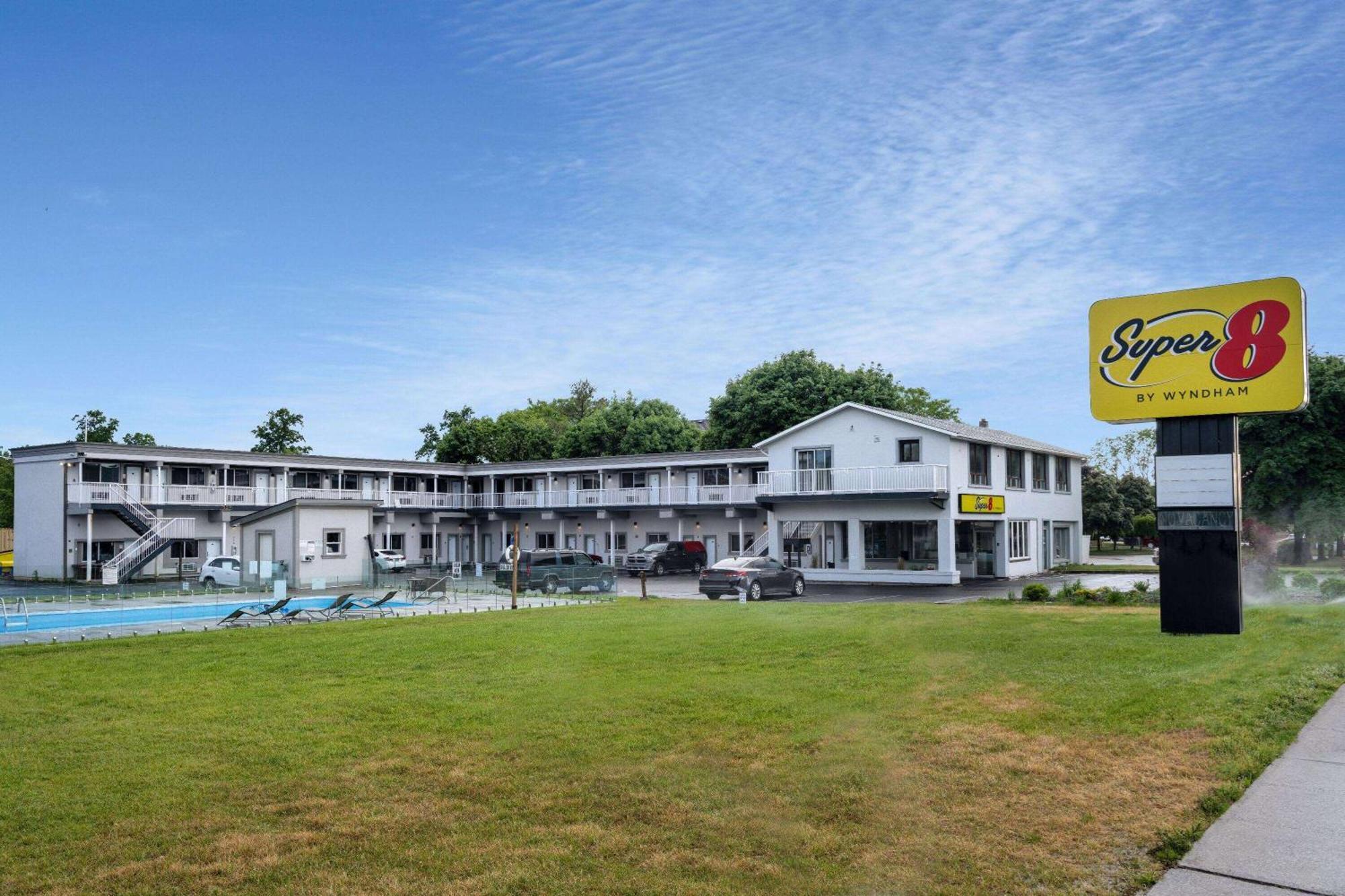 Super 8 By Wyndham Niagara Falls On Eksteriør bilde